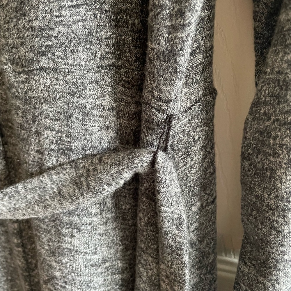 Simply Vera Wang long sleeved dress. Gray. Great winter dress. NWT. Size XL. - Picture 6 of 7